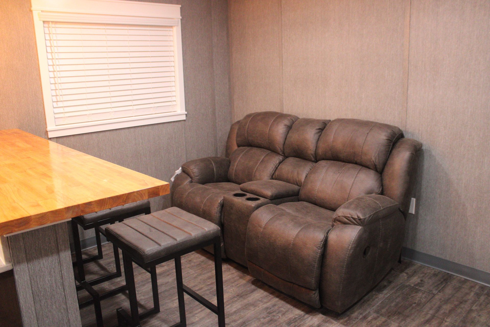 1 bed 1 bath sitting room